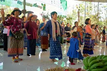 671230 สมุนพระรามแสดงร้องเพลง พิธีเปิดงานเพื่อฟ้าดิน คนมาดูงาน ทำ5ส ทำสวนบ่าย 263.jpg
