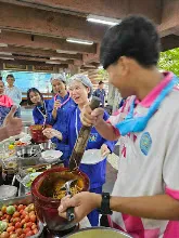 680529 อบรมนักเรียน รร.ขวาวใหญ่วิทยา เรียนรู้การทำอาหารมังสวิรัติ เมนูส้มตำ 83.jpeg