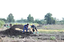 671115 ค่ายเปิดเทอมนักเรียนสัมมาฯ ทำงานเช้าขนของ ลงสวนผัก 29.JPG
