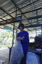 680108 สสธ.ม.ปลายช่วยกันทำชุดรีไซเคิลงานวันเด็ก กล้องเด็กถ่ายเอง 251.jpg