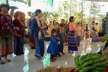 671230 สมุนพระรามแสดงร้องเพลง พิธีเปิดงานเพื่อฟ้าดิน คนมาดูงาน ทำ5ส ทำสวนบ่าย 262.jpg