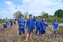 671106 กิจกรรมค่ายสมุนพระราม เล่นโคลนริมมูล9.jpg