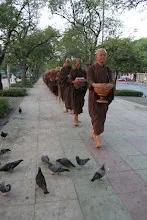 เดินบิณฑ์รอบสนามหลวง (33).JPG