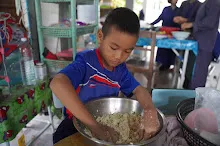 680623  เด็กสมุนพระรามร่วมทำงานขุดมันเทศ ในวันนบวร 137.jpeg