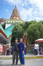 680706 เด็กสมุนพระรามไปเนินพอกิน ร่วมงาน ๙๐ ปี ลุงจำลอง ไปสะพานรถไฟสายมรณะ วัดถ้ำเสือ จามจุรีย์ยักษ์ 220.jpeg