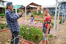 680115 เพ้นท์ภาพและตกแต่งเสาป้ายสวน ยายอรตัดผม เปียหม่องทำน้ำตก 62.jpg