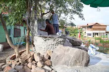 680115 เพ้นท์ภาพและตกแต่งเสาป้ายสวน ยายอรตัดผม เปียหม่องทำน้ำตก 33.jpg