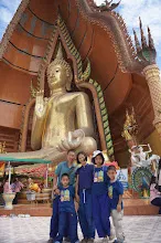 680706 เด็กสมุนพระรามไปเนินพอกิน ร่วมงาน ๙๐ ปี ลุงจำลอง ไปสะพานรถไฟสายมรณะ วัดถ้ำเสือ จามจุรีย์ยักษ์ 200.jpeg