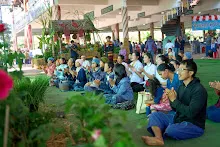 671230 สมุนพระรามแสดงร้องเพลง พิธีเปิดงานเพื่อฟ้าดิน คนมาดูงาน ทำ5ส ทำสวนบ่าย 165.jpg