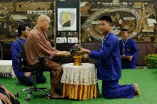 680411 พิธีรับกลด รุ่น กราบลาหลวงปู 6.jpeg