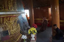 680706 เด็กสมุนพระรามไปเนินพอกิน ร่วมงาน ๙๐ ปี ลุงจำลอง ไปสะพานรถไฟสายมรณะ วัดถ้ำเสือ จามจุรีย์ยักษ์ 173.jpeg