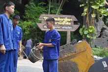 680602 สมุนพระราม และ สสธ.ขนทรายและปรับพื้นที่หน้าเฮือนศูนย์สูญ 92.JPG