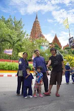 680706 เด็กสมุนพระรามไปเนินพอกิน ร่วมงาน ๙๐ ปี ลุงจำลอง ไปสะพานรถไฟสายมรณะ วัดถ้ำเสือ จามจุรีย์ยักษ์ 233.jpeg
