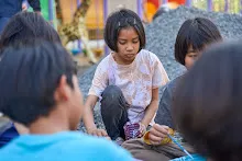 680117 สมุนพระรามปรับปรุงสวน ทาสีเสาป้ายสวนครอบครัวน่ารัก 87.jpg