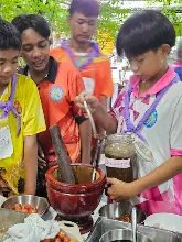680529 อบรมนักเรียน รร.ขวาวใหญ่วิทยา เรียนรู้การทำอาหารมังสวิรัติ เมนูส้มตำ 8.jpeg