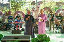 671230 สมุนพระรามแสดงร้องเพลง พิธีเปิดงานเพื่อฟ้าดิน คนมาดูงาน ทำ5ส ทำสวนบ่าย 197.jpg