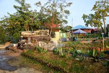680121 สมุนพระรามยกกระถางต้นไม้แต่งสวน เปียหม่องทดลองเปิดน้ำตก 69.jpg
