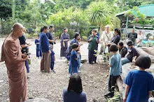 680703 เด็กสมุนพระรามนั่งรถไฟไปปฐมอโศก ร่วมงาน ๙๐ ปี ลุงจำลอง 145.jpeg