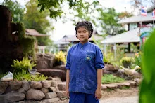 680224 วันบวร สมุนพระรามทำแปลงคอสมอส ข้างสนามเด็กเล่น 13.jpg
