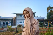 680608 สมุนพระรามเก็บเมล็ดพันธุ์ดอกไม้กินได้ที่สวน ไปขนดินปลูก 14.jpg