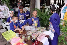 671216 นร.สมุนพระรามไปขายสลัดโรล ที่อุทยานบุญนิยม วันแรก พาณิชย์บุญนิยม 20.jpg