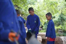 680602 สมุนพระราม และ สสธ.ขนทรายและปรับพื้นที่หน้าเฮือนศูนย์สูญ 51.JPG