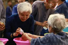 680416 รดน้ำดำหัว วันกตัญญูบูชาบรรพชน 29.JPG