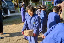 671221 เช้าสมุนพระรามดูแลสวน และขนหินทำน้ำตก บ่ายเล่นเกมกับครูโหน่ง 137.jpg