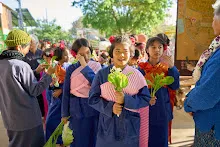 671230 สมุนพระรามแสดงร้องเพลง พิธีเปิดงานเพื่อฟ้าดิน คนมาดูงาน ทำ5ส ทำสวนบ่าย 115.jpg