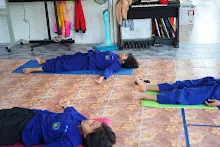 680109 สสธ.ม.4 ฝนเมล็ดพุทธรักษา ฝึกโยคะ สมุนพระรามชายช่วยร่อนทรายทำน้ำตก สวนน่ารัก 75.jpg