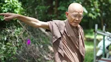 สื่อธรรมะพ่อครู(การเมืองบุญนิยม) ตอน ประชาธิปไตยดีสุดต้องโลกุตระ 77 ข้อ ตอน 1.mp4