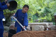 680602 สมุนพระราม และ สสธ.ขนทรายและปรับพื้นที่หน้าเฮือนศูนย์สูญ 47.JPG