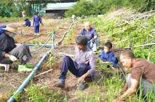 680714 สมุนพระรามร่วมงานวันบวร ถอนหญ้าสวนกตัญญูแผ่นดิน 54.JPG
