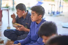 670201 นร.ม.4 ปวช.1 กินข้าวห้องที่อนุบาลตุ๊กติ้ว เตรียมการแสดงเย็น 74.jpeg