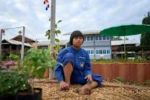 671207 สมุนพระรามทำสวนครอบครัวน่ารัก รดน้ำ เพราะกล้า ถมบ่อ 22.jpg
