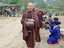 พท+สมณะบิณฑ์ที่งานชุมนุม (81).JPG