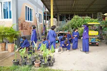 680616 สมุนพระรามไปขุดมันเทศริมมูลและเก็บเมล็ดถั่วลิสงเรี่ยดิน วันบวรกับชาวชุมชนกลุ่มสีส้ม 93.JPG