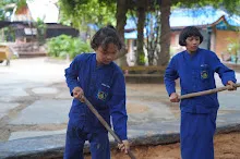 680602 สมุนพระราม และ สสธ.ขนทรายและปรับพื้นที่หน้าเฮือนศูนย์สูญ 119.JPG