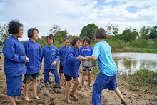671106 กิจกรรมค่ายสมุนพระราม เล่นโคลนริมมูล11.jpg