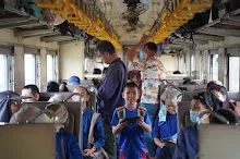 680703 เด็กสมุนพระรามนั่งรถไฟไปปฐมอโศก ร่วมงาน ๙๐ ปี ลุงจำลอง 82.jpeg