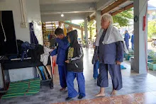 680101 กลุ่มอุโบสถศีล ไปเยี่ยม นร.สมุนพระรามที่โรงเรียน