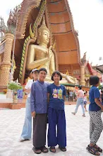 680706 เด็กสมุนพระรามไปเนินพอกิน ร่วมงาน ๙๐ ปี ลุงจำลอง ไปสะพานรถไฟสายมรณะ วัดถ้ำเสือ จามจุรีย์ยักษ์ 147.jpeg