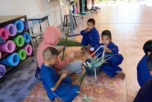 671230 สมุนพระรามแสดงร้องเพลง พิธีเปิดงานเพื่อฟ้าดิน คนมาดูงาน ทำ5ส ทำสวนบ่าย 315.jpg