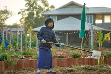 671221 เช้าสมุนพระรามดูแลสวน และขนหินทำน้ำตก บ่ายเล่นเกมกับครูโหน่ง 6.jpg
