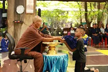 680519 พิธีรับชุดนักเรียนสัมมาสิกขาราชธานีอโศก ม.1 ม.4  57.JPG