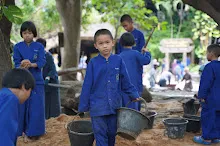 680602 สมุนพระราม และ สสธ.ขนทรายและปรับพื้นที่หน้าเฮือนศูนย์สูญ 108.JPG