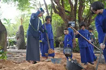 680602 สมุนพระราม และ สสธ.ขนทรายและปรับพื้นที่หน้าเฮือนศูนย์สูญ 95.JPG