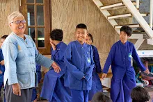 671214 สมุนพระราม เล่นเกมเดินโชว์ ขนหินทำน้ำตก 45.jpg