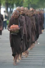 พท+สมณะบิณฑ์ที่งานชุมนุม (5).JPG