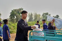 680303 วันบวร เก็บมะเขือ ที่สวนลานกราบ นร.ม.3 ม.ปลาย ชาวชุมชน 53.jpg